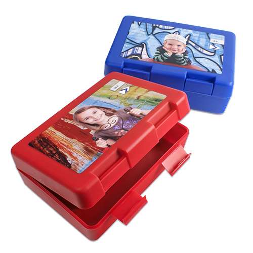 Brotzeitbox in rot und blau mit personlichen Motiven.
